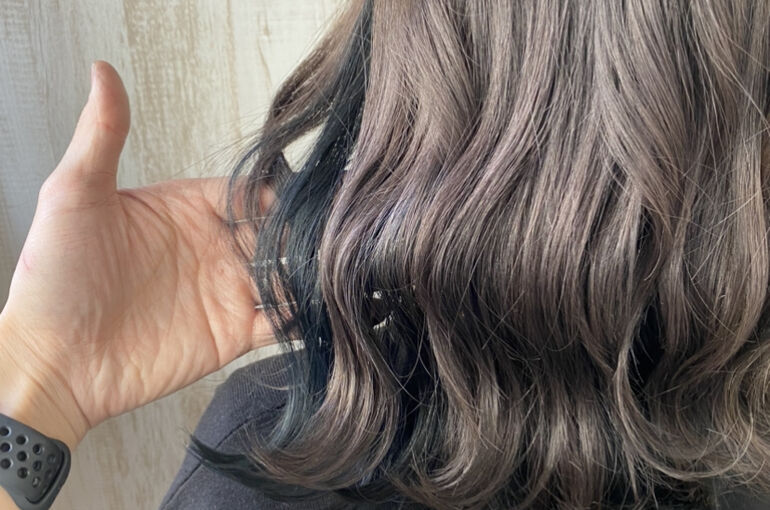 インナーカラーで人気ヘアスタイル ラベンダーベージュ エクストラブルー 城東区野江のヘアサロン Estrela 美容に詳しい野江のおしゃれな美容院スタイリストが更新していきます